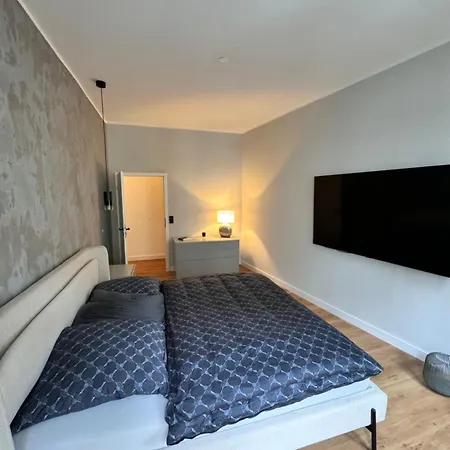 Premium In Stadtfeld Ost Mit 2 Schlafzimmern & Stellplatz