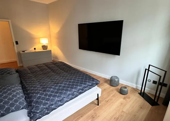 Apartment Premium In Stadtfeld Ost Mit 2 Schlafzimmern & Stellplatz *