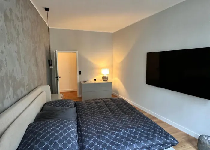 Premium In Stadtfeld Ost Mit 2 Schlafzimmern & Stellplatz